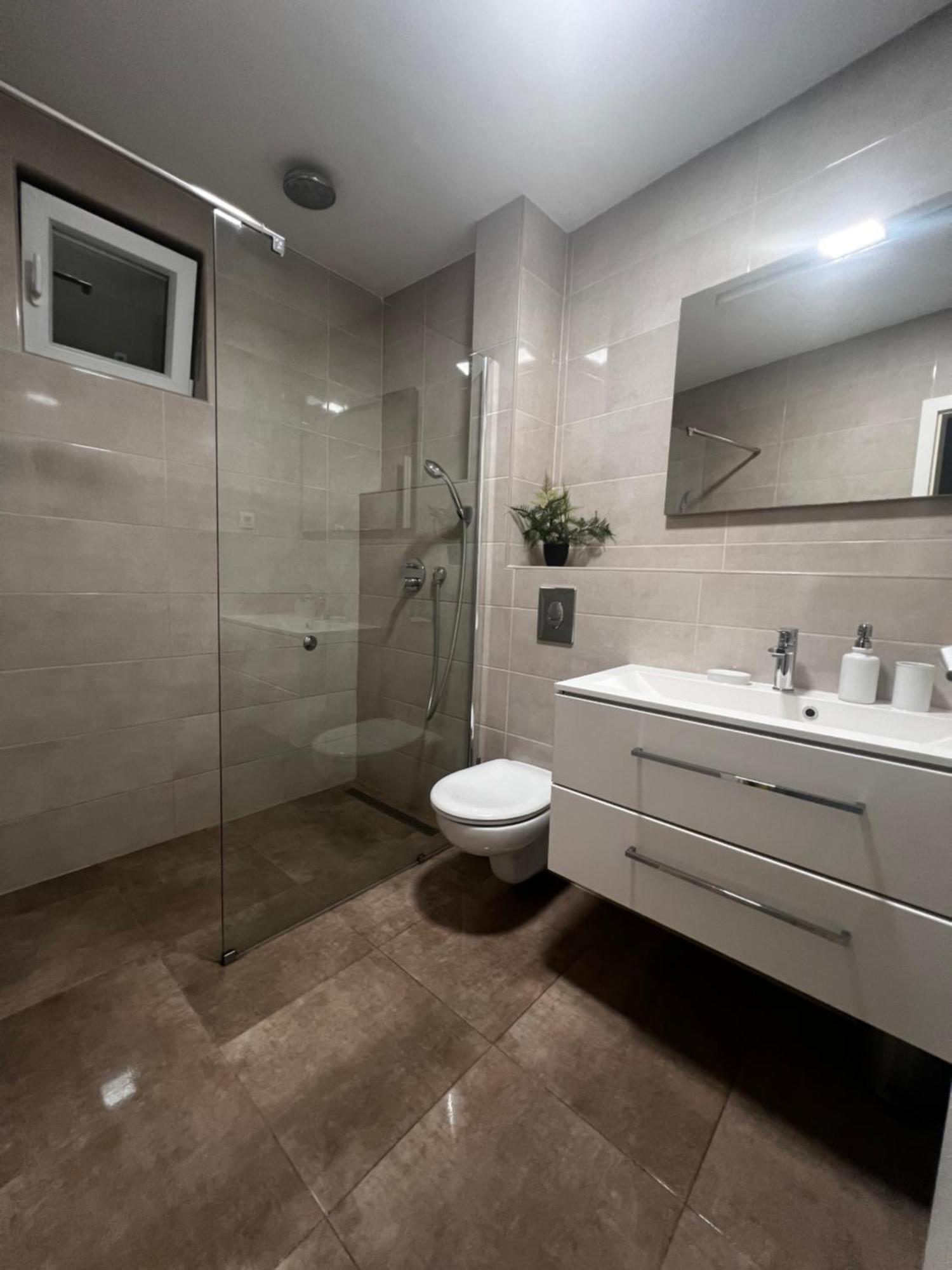Apartmani Cvitanovic Baska Voda Luaran gambar